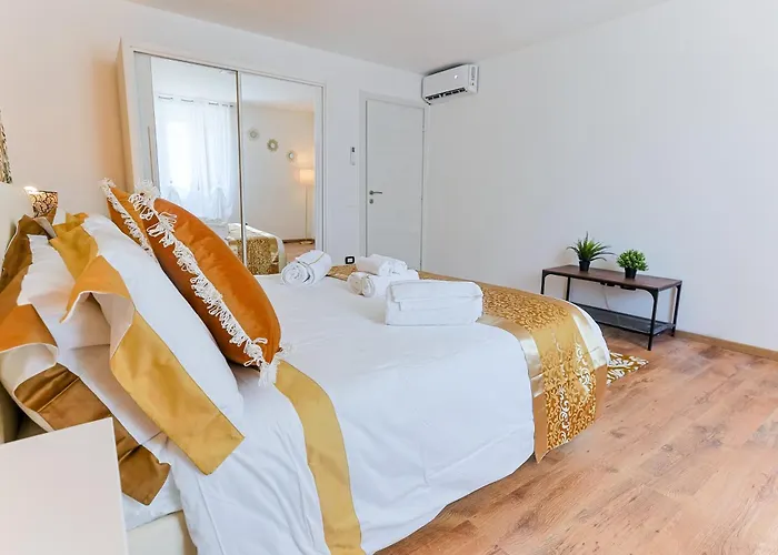Cinnamon Lakehouse Villa Cavalcaselle