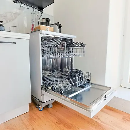 Cinnamon Lakehouse *