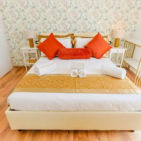 Cinnamon Lakehouse *