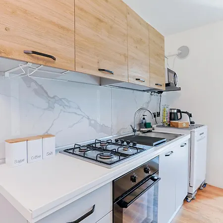 Villa Cinnamon Lakehouse *