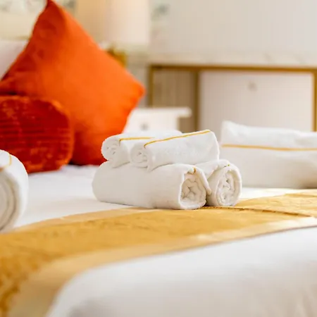 Cinnamon Lakehouse Cavalcaselle