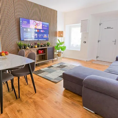 Villa Cinnamon Lakehouse