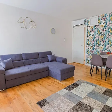 Villa Cinnamon Lakehouse